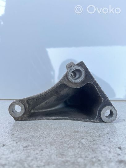 Audi A4 S4 B6 8E 8H Supporto di montaggio scatola del cambio 8D0399113AA