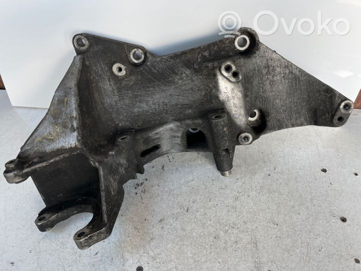 Opel Vivaro Support de générateur / alternateur 8200183234