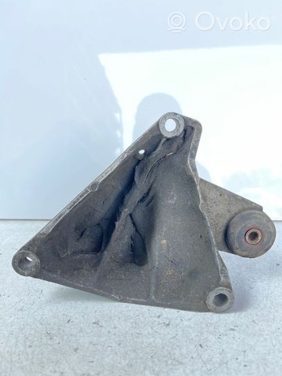 Audi A4 S4 B5 8D Supporto di montaggio scatola del cambio 8D0399114S