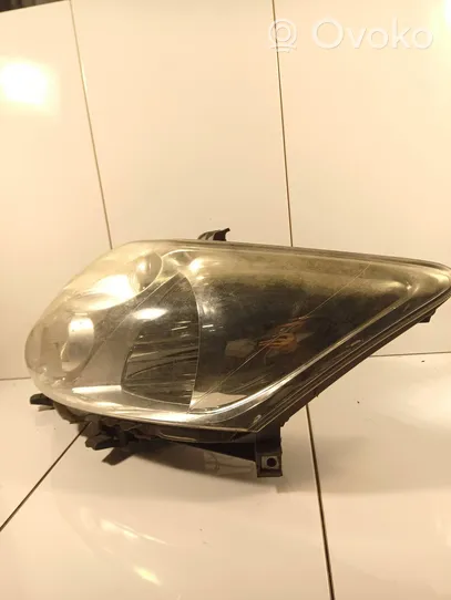 Toyota Auris 150 Lampa przednia 8115002470