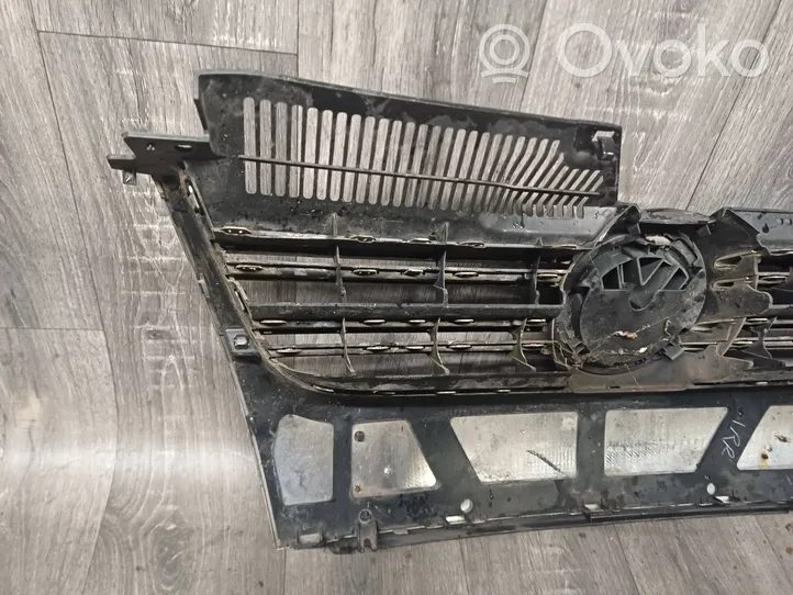 Volkswagen Golf V Front bumper upper radiator grill 1K5853651