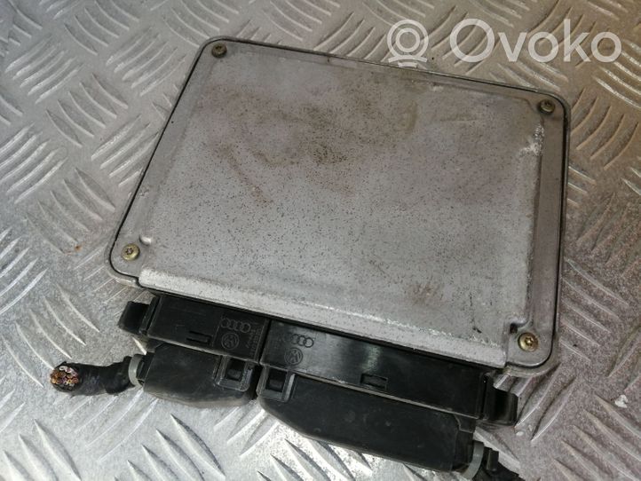 Seat Arosa Calculateur moteur ECU 038906013L