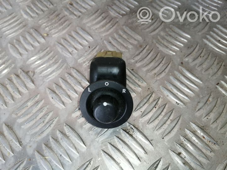 Chrysler 300 - 300C Interruptor del espejo lateral P56040524AE