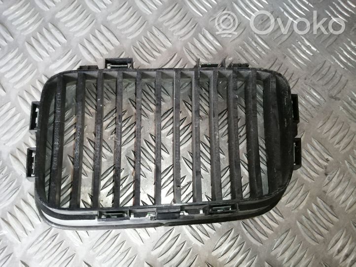 BMW 3 E36 Grille de calandre avant 8122238