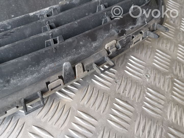 Opel Zafira B Maskownica / Grill / Atrapa górna chłodnicy 13136136