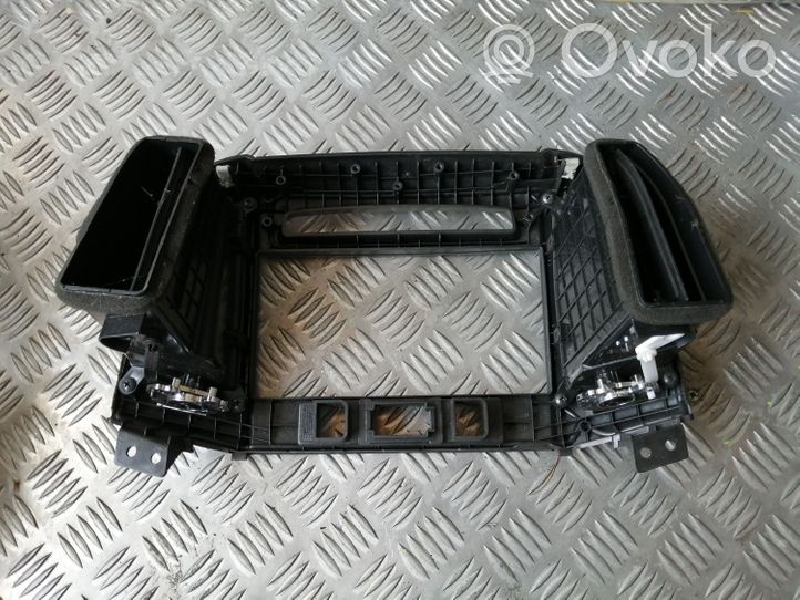 Hyundai Santa Fe Centrinės oro grotelės U0442248