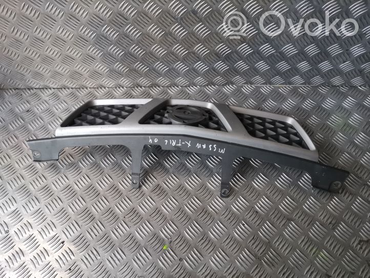 Nissan X-Trail T30 Grille calandre supérieure de pare-chocs avant 62310EQ303