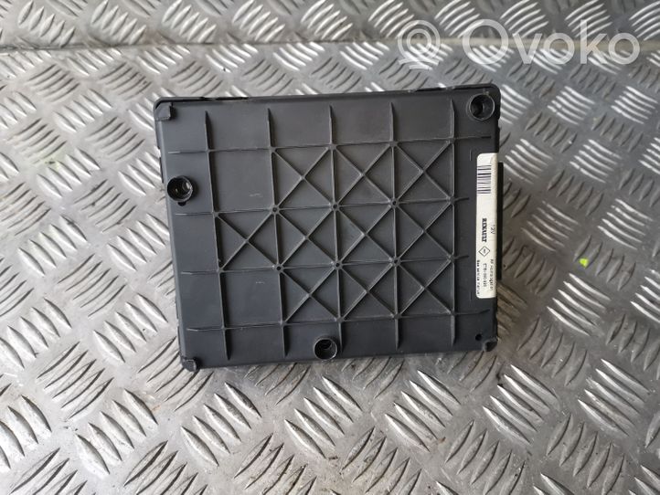 Renault Scenic I Fuse module 7703297929