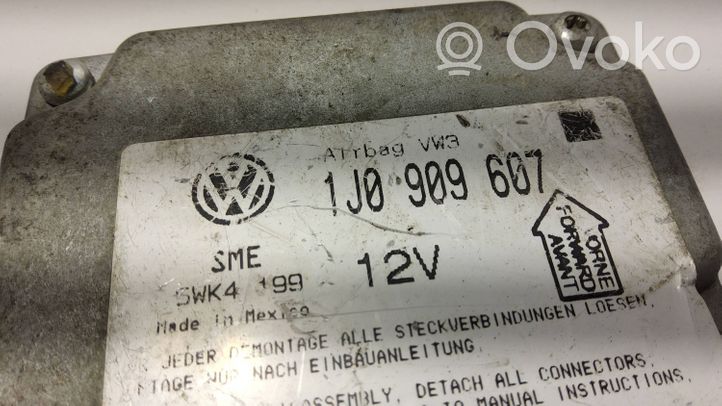 Volkswagen PASSAT B5 Sterownik / Moduł Airbag 1J0909607