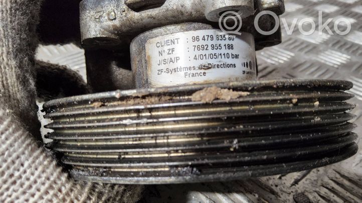 Citroen C8 Ohjaustehostimen pumppu 9647983580