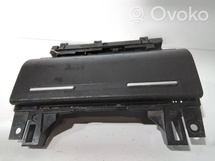 Audi A4 S4 B7 8E 8H Peleninė panelėje 8E0857951