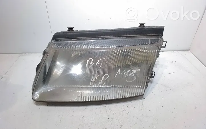 Volkswagen PASSAT B5 Lampa przednia 14742500