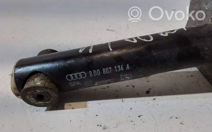 Audi A4 S4 B5 8D Staffa di rinforzo montaggio del paraurti anteriore 8D0807134A