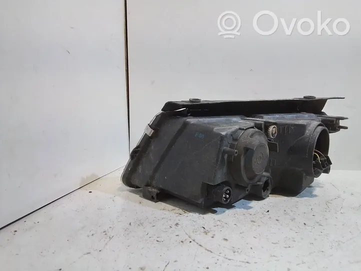 Volkswagen PASSAT B5 Faro/fanale 02040402