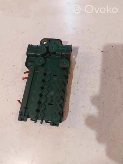 BMW 7 E38 Module de fusibles 8387543