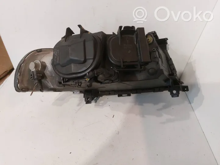 Audi A8 S8 D2 4D Lampa przednia 4D0941003AN