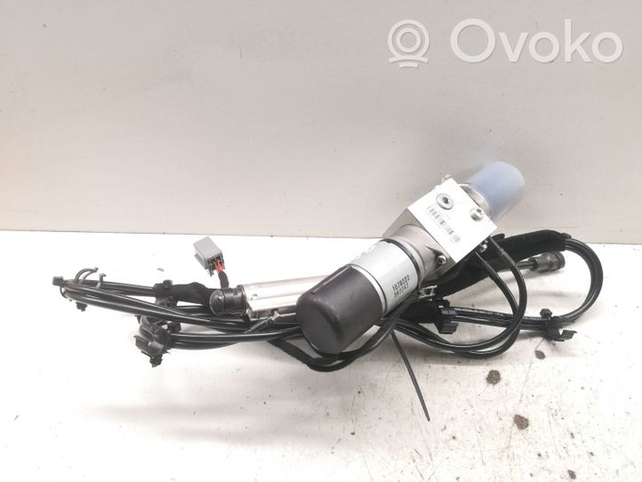 Volvo V70 Pompa / Siłownik klapy tylnej bagażnika / Komplet 