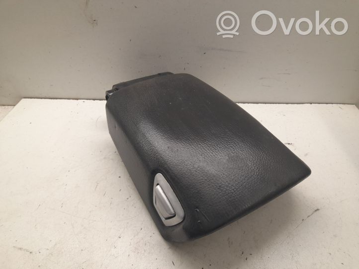 Volvo XC70 Armrest 