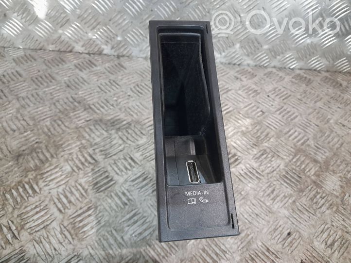 Volkswagen Golf VI USB-ohjainlaite 5N0035341C