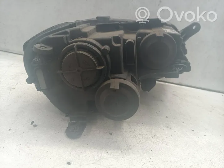 Volkswagen PASSAT B7 Lampa przednia 3AC941005