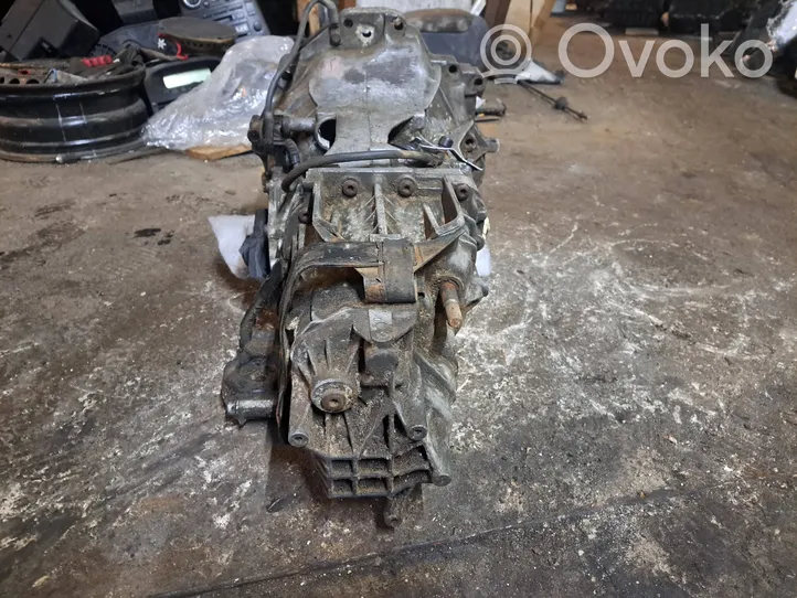 Audi 80 90 S2 B4 Mechaninė 5 pavarų dėžė 012301103J