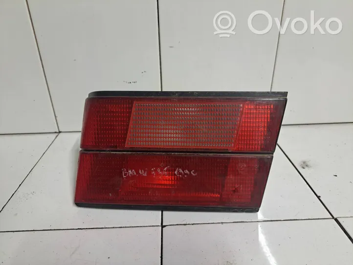 BMW 5 E34 Lampy tylnej klapy bagażnika 1384012R