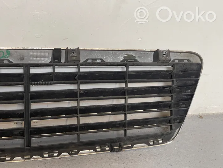 Mercedes-Benz CLK A208 C208 Grille calandre supérieure de pare-chocs avant 771500002