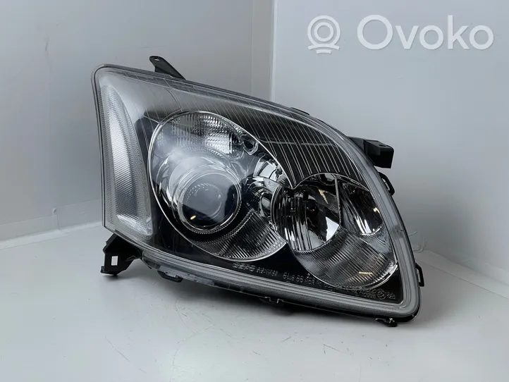 Toyota Avensis T250 Lampa przednia 0821211F3R