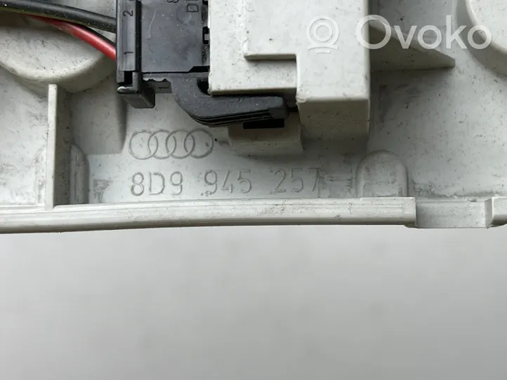 Audi A4 S4 B5 8D Wkład lampy tylnej 8D9945257