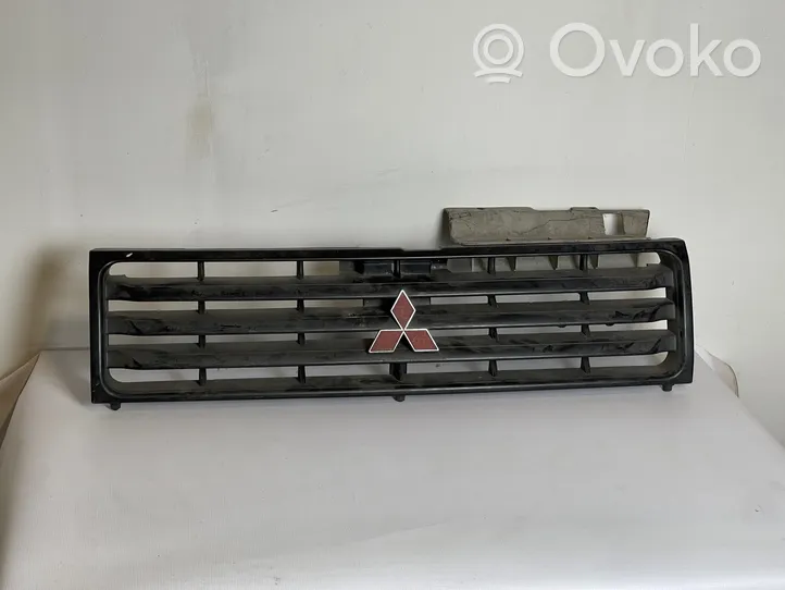 Mitsubishi Pajero Grotelės priekinės MB669571