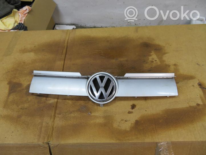 Volkswagen Lupo Etupuskurin ylempi jäähdytinsäleikkö 6E0853651