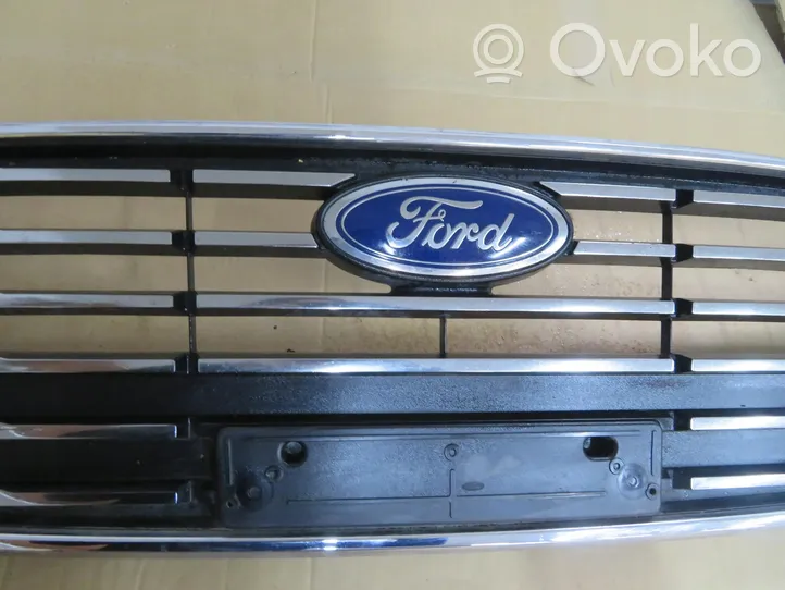 Ford Focus Grille calandre supérieure de pare-chocs avant NX7B-8200-A