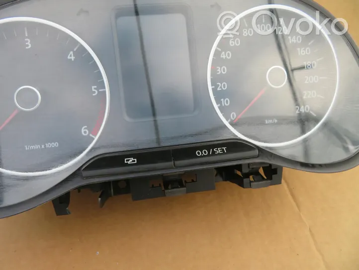 Volkswagen Polo V 6R Speedometer (instrument cluster) 6R0920861H