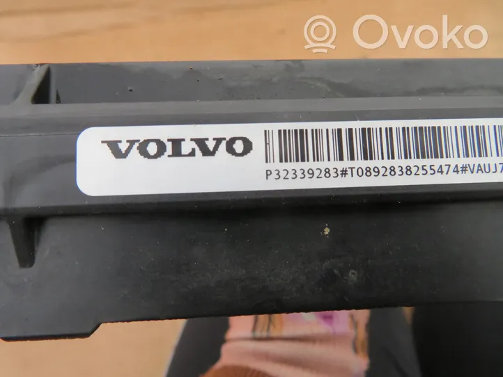 Volvo XC40 Uchwyt / Mocowanie chłodnicy 32339283