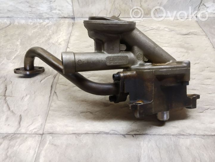 Volkswagen Golf IV Oil pump 021115153D