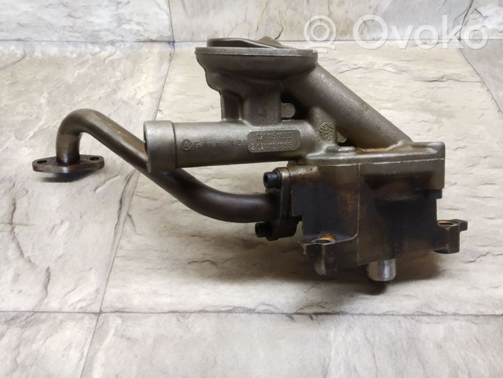 Volkswagen Golf IV Pompa dell’olio 021115153D