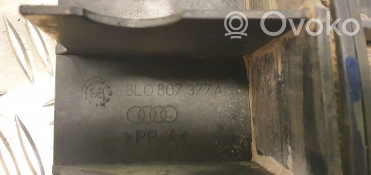 Audi A3 S3 8L Aizmugurējā bufera montāžas kronšteins 8L0807377A