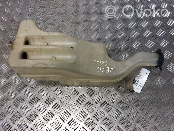 Iveco Daily 30.8 - 9 Réservoir de liquide lave-glace 500336393