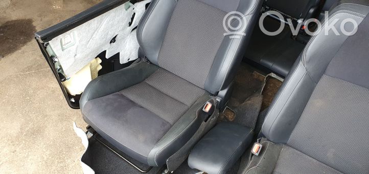 Toyota RAV 4 (XA40) Tapicerka / Komplet 