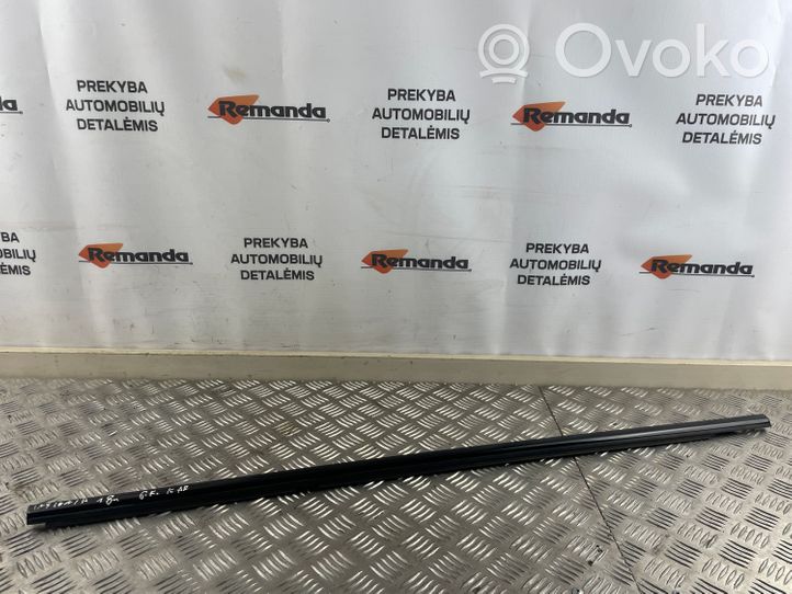 Opel Insignia B Rivestimento modanatura del vetro della portiera posteriore 39108820