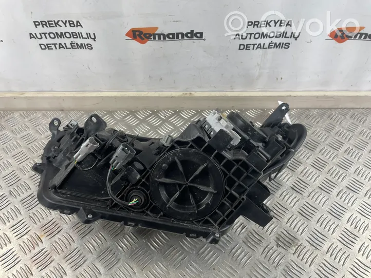 Toyota RAV 4 (XA40) Lampa przednia W3049