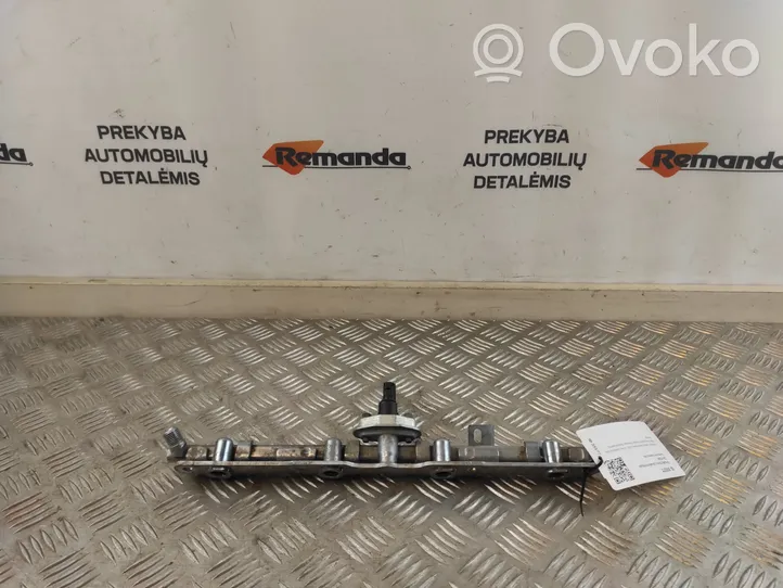 Toyota RAV 4 (XA50) Kraftstoffverteiler Einspritzleiste 8945833030