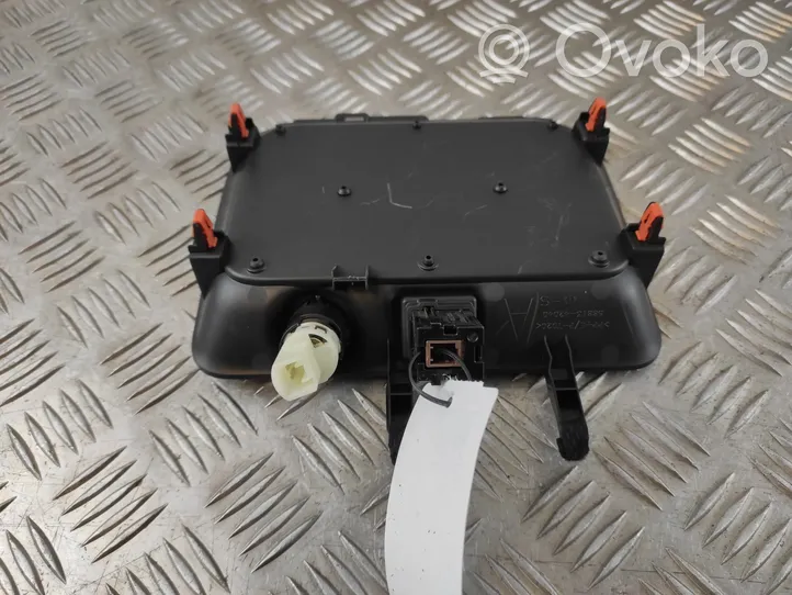 Toyota RAV 4 (XA50) Connecteur/prise USB 8619042030