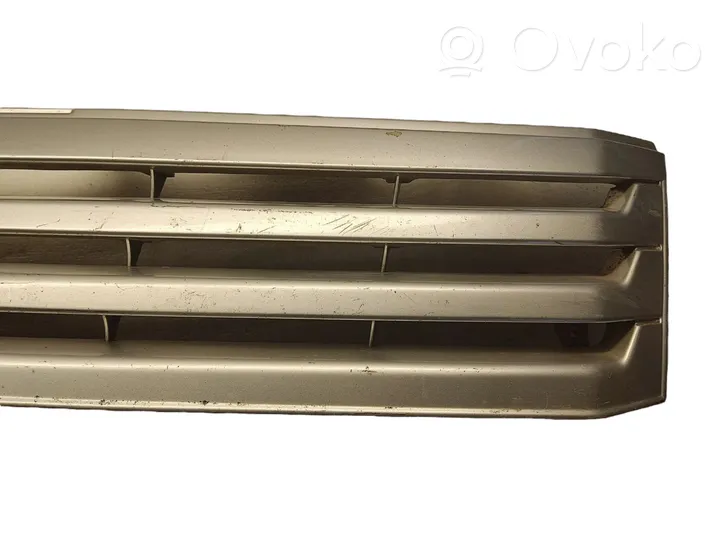 Mitsubishi Space Wagon Grille calandre supérieure de pare-chocs avant MR275627