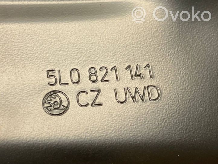 Skoda Yeti (5L) Uchwyt / Mocowanie błotnika przedniego 5L0821141