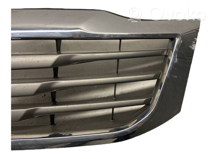 Toyota Hilux (AN120, AN130) Grille calandre supérieure de pare-chocs avant 531110K480