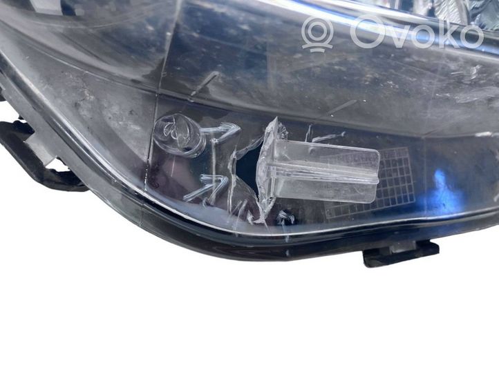 Renault Clio IV Lampa przednia 260608367R