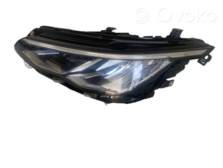 Volkswagen Golf VIII Lampa przednia 90150890