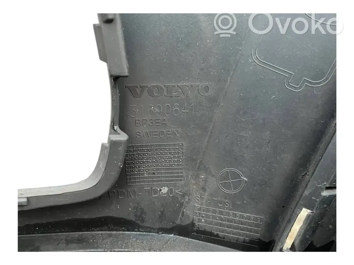 Volvo XC90 Передний бампер 31690641