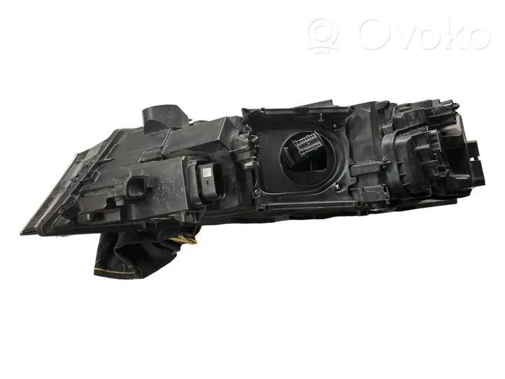 Audi Q7 4M Lampa przednia 4M0941035